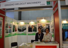 Yamei Cui and colleague from Kai Xiang Machinery. // Kai Xiang Machinery的Yamei Cui和同事。