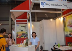 Shelly Chou from RIC International Corp. // 翔景国际有 限公司的周文萱。