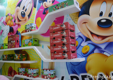 Different Disney fruit packaging from Nowfrutti.来自上海农富果品有限公司（广州）的各种迪士尼水果包装