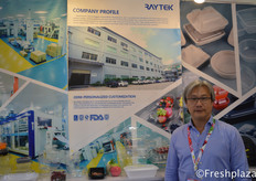Victor from Dongguan Raytek Blister Packaging Co.,Ltd. Specialised in all kind of packaging.来自东莞瑞泰吸塑包装有限公司的维克托，该公司专业供应各类包装。