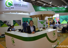 Amanda Peng from Shenyang Qupai Trading Co.,Ltd. Their company is a Chinese specialized, incorporated and internationalized importer, wholesaler, retailer and distributor of fine-quality imported fruits.来自沈阳曲牌贸易有限公司的彭倩。该公司是一家中国专业化、法人化、国际化的进口优质水果的进口商、批发商、零售商和经销商。