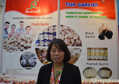 Jessica Li from Easiland Commercial Co.,Ltd. Specialised in exporting garlic, fresh or processed worldwide. // 来自Easiland Commercial Co.,Ltd.的Jessica Li，该公司致力于出口大蒜、新鲜大蒜或加工大蒜。