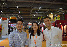 Tony Huang, Zee Ruan and Jaap Pees from FruitMax China. FruitMax China supplies the Chinese market with fruits from around the world. Their selected group of growers stands for top quality and are fully certified for China. // 来自FruitMax China的Tony Huang, Zee Ruan和Jaap Pees。FruitMax China为中国市场供应来自世界各地的水果。他们挑选的一批种植者代表着最高质量，并获得了中国的全面认证。