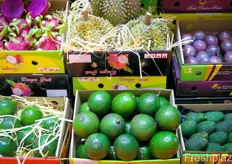 A selection of Vietnamese specialty fruits, including avocado, dragonfruit, passion fruit and durian. It was asked by the show organisation not to open any durian on the exhibition.精选越南特色水果，包括火龙果、百香果和榴莲。展会组织要求不要在展会上不要切开榴莲。