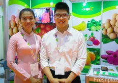 Phan Thi Tham and Nguyen van Dung from Xaxa Service Trading Co. Ltd.Xaxa Service Trading Co. Ltd. 的 Phan Thi Tham 和 Nguyen van Dung