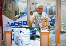 Weber Cooling machines provide cooling and drying solutions. The company trades across Asia. On the picture is Hans Juursema, the company's CEO.Weber Cooling 提供冷却和干燥解决方案。该公司在亚洲进行贸易。照片上是该公司的首席执行官 Hans Juursema。