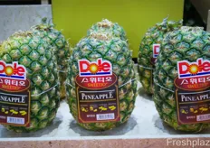 The Dole Sweetio Pineapple on display.展出的 Dole Sweetio 凤梨。