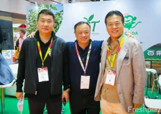Sam Xie is CEO of Gold Anda Agricultural, Peter Zhu, Senior Partner at Pagoda together with John Wang from Lantao.金安达农业的 CEO 谢锦山（Sam），百果园的高级合伙人朱启东和来自 Lantao 的 John Wang。