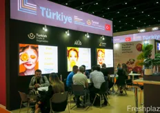 The country pavillion of Turkey, with busy business  conversations hosted by the Mediterranean Fresh Fruits &  Vegetables Exporters' Association.土耳其国家展馆，由地中海新鲜水果和蔬菜出口商协会主办的繁忙商务对话。