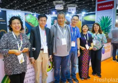 A delegation from Myanmar to promote the country's produce trade supported by a UN Trade Delegation. The country produces avocado. On the photo are Sandar Myo, Chairperson of the Myanmar Avocado Producer and Exporter Assocation and Frederine Derlot, to the right, Administrator at the UN International Trade Centre. 一个缅甸代表团在联合国贸易代表团的支持下促进该国的农产品贸易。该国生产牛油果。照片上是缅甸牛油果生产商和出口商协会主席 Sandar Myo 和 Frederine Derlot，右侧是联合国国际贸易中心的管理员。