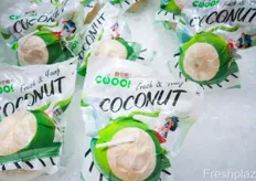 Fresh coconut water in the original coconut was a new trend at the show. This version is from Kingo Fruits under the brand name Cooo!.原椰子中的新鲜椰子水是展会上的新趋势。此版本来自 Kingo Fruits，品牌名称为 Cooo!。