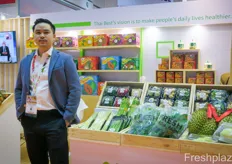 Peerapol Yolsupsiri (Tom) is General Manager at Thai Best Products Holding Co., Ltd. The company exports Thai fruit and vegetables to Europea and the Middle-East and excels in colourful artistic branding.Peerapol Yolsupsiri (Tom) 是 Thai Best Products Holding Co., Ltd. 的总经理。该公司向欧洲和中东出口泰国水果和蔬菜，擅长色彩缤纷的艺术品牌。