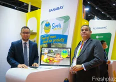 Banabay with to the left Danila Serrano, Export Manager for the company.Banabay 左边是公司出口经理 Danila Serrano。