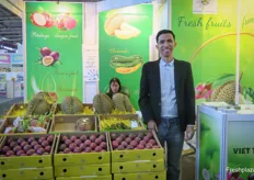 Tran Ngoc Hoan 是来自越南的外来水果出口商 Hoang Hau 火龙果农场的营销经理。/ Tran Ngoc Hoan is marketing manager at Hoang Hau Dragon Fruit Farm, exotics exporter from Vietnam.