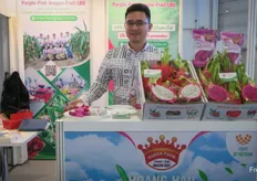 Tran Ngoc Hoan 是 Hau Dragon Fruit Farm 的营销经理，该公司是 Queen Farm 品牌的越南外来水果出口商。/ Tran Ngoc Hoan is marketing manager at Hoang Hau Dragon Fruit Farm, exotics exporter from Vietnam fro the Queen Farm brand.